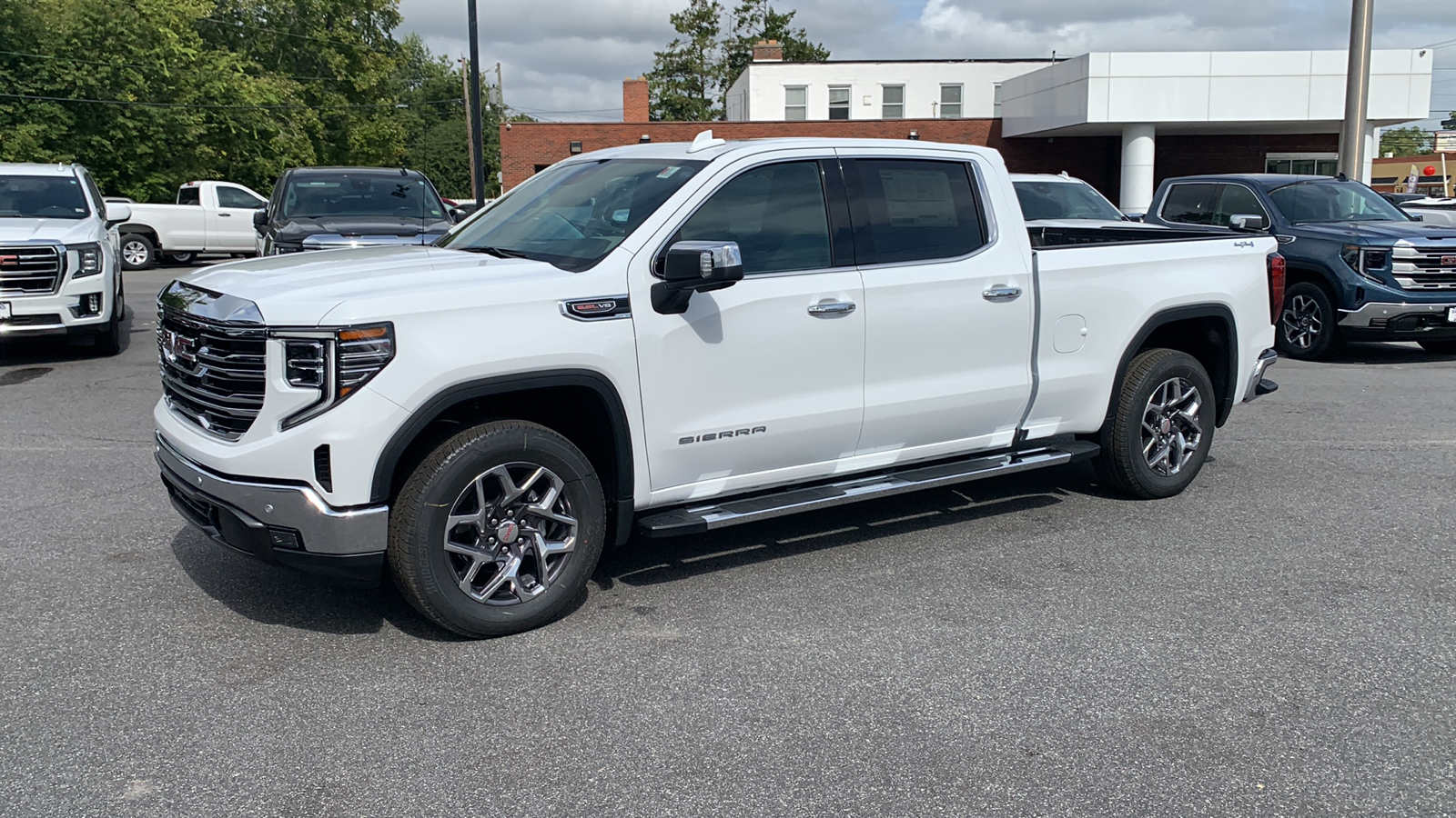 2024 GMC Sierra 1500 SLT 2