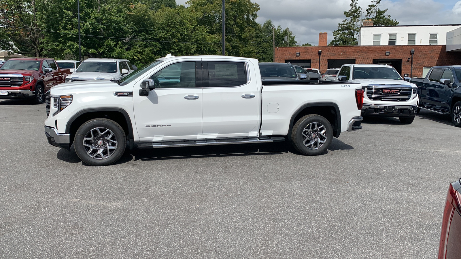 2024 GMC Sierra 1500 SLT 3