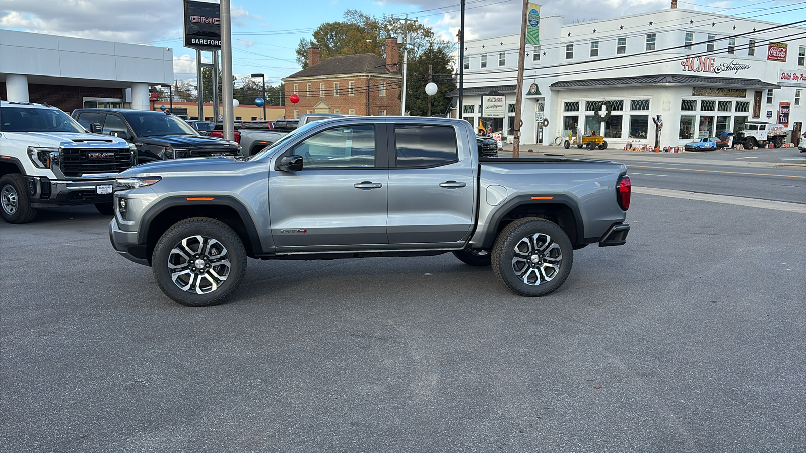 2024 GMC Canyon 4WD AT4 3