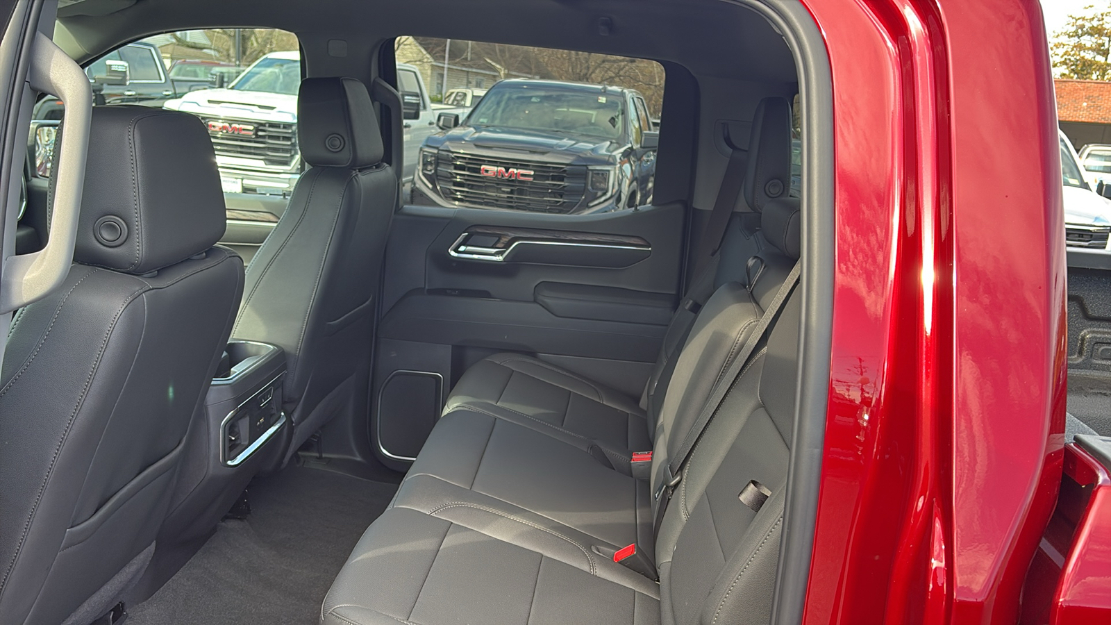 2025 GMC Sierra 1500 SLT 24