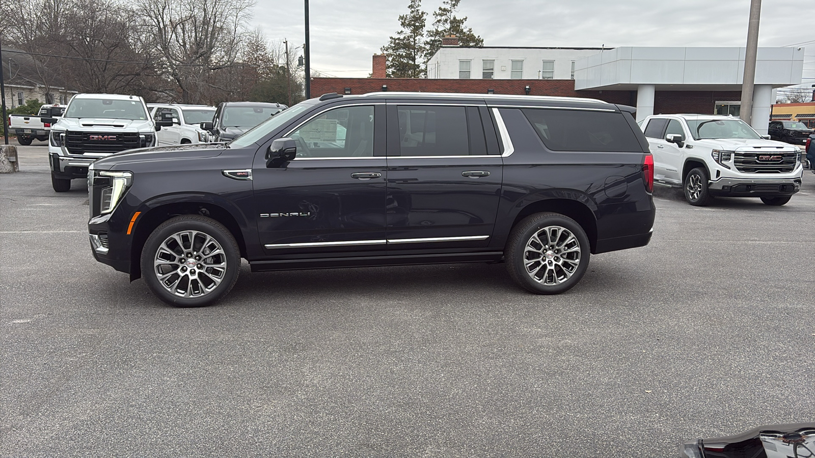 2025 GMC Yukon XL Denali 4