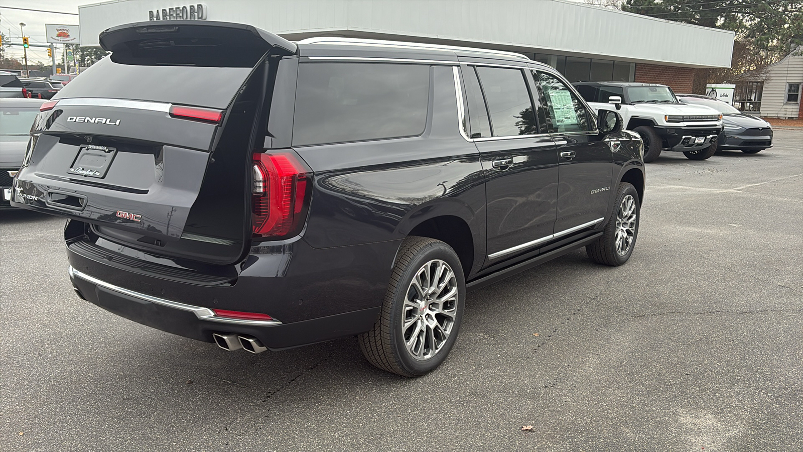 2025 GMC Yukon XL Denali 38