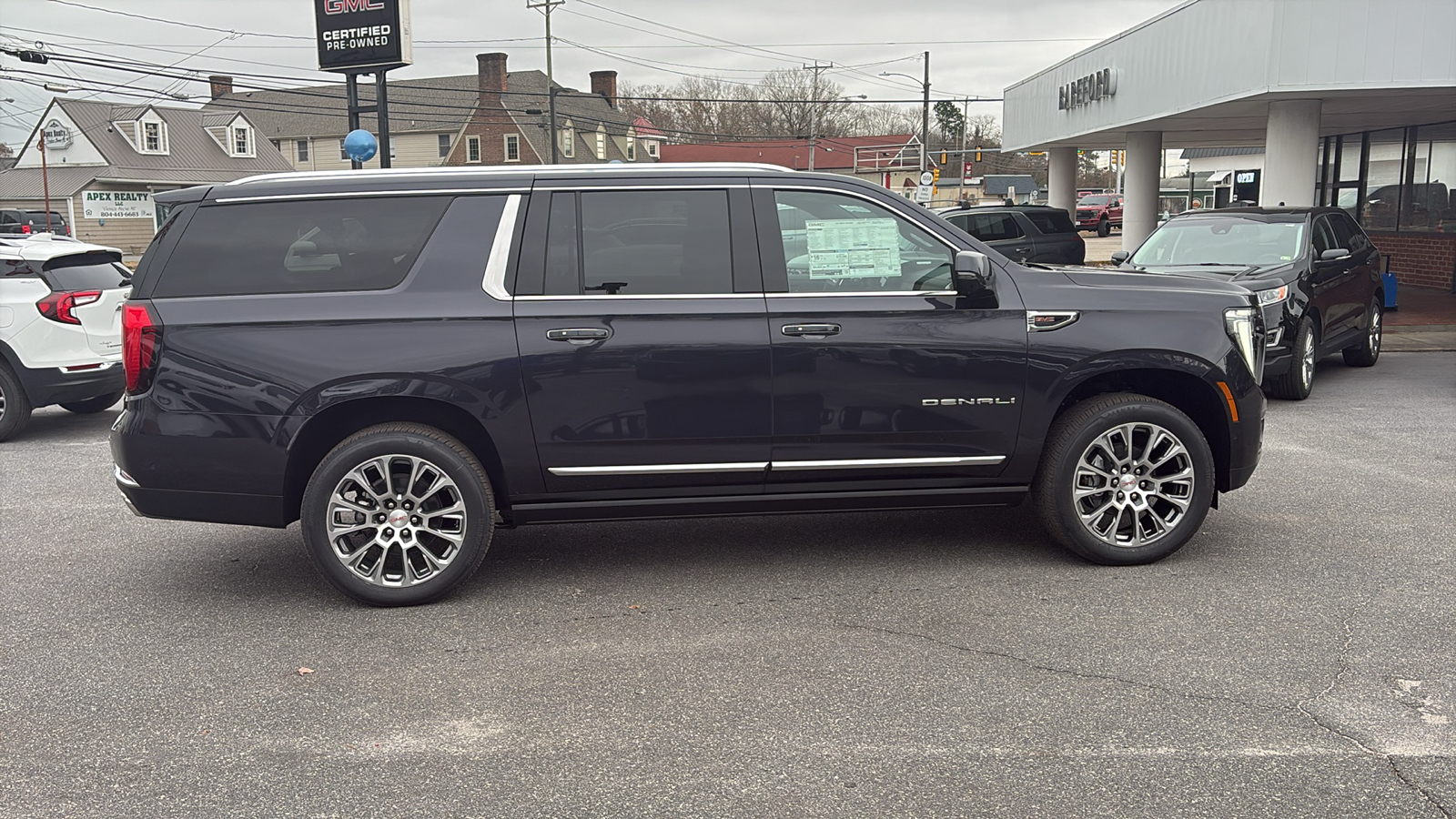 2025 GMC Yukon XL Denali 40