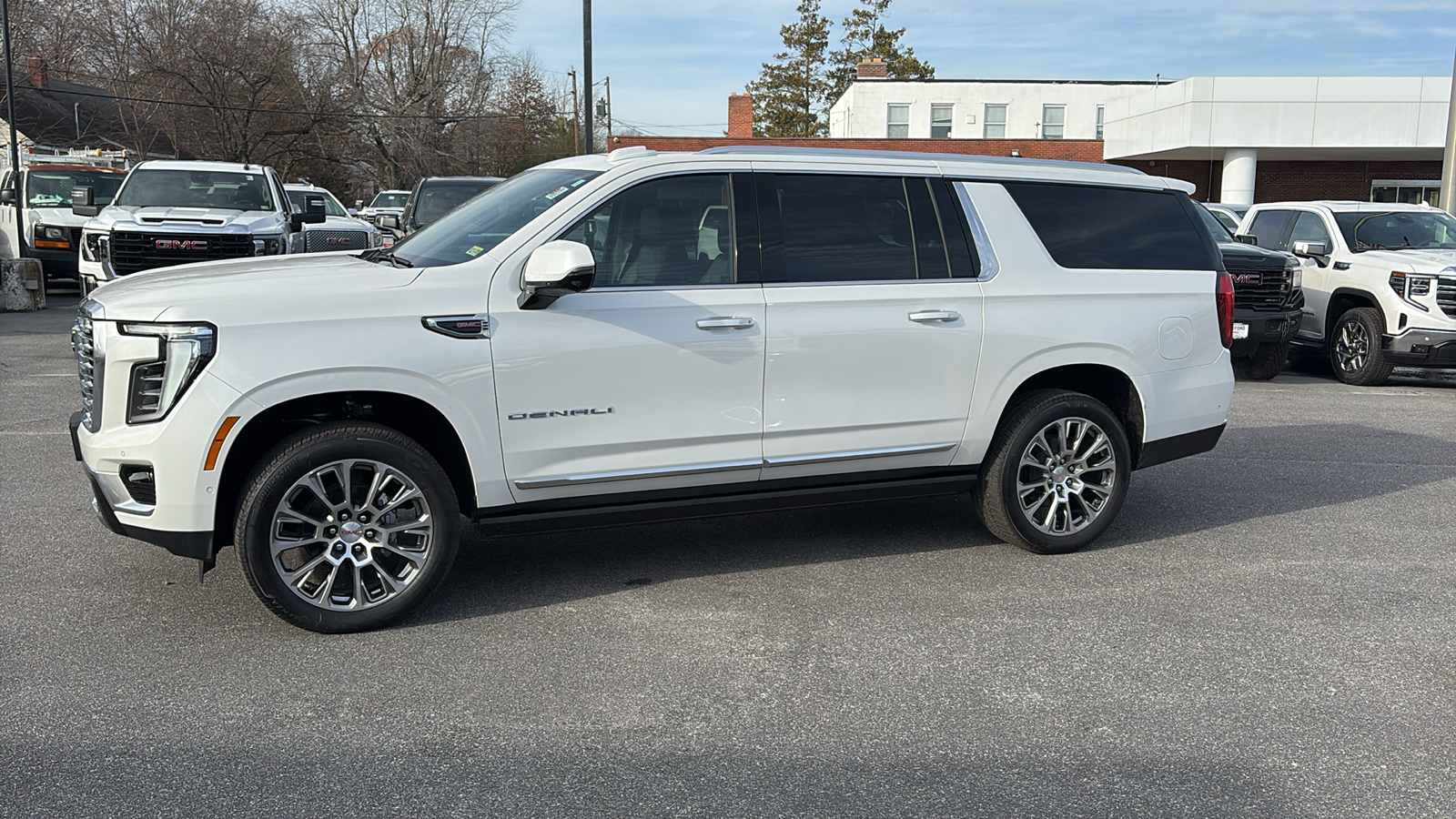 2025 GMC Yukon XL Denali 3