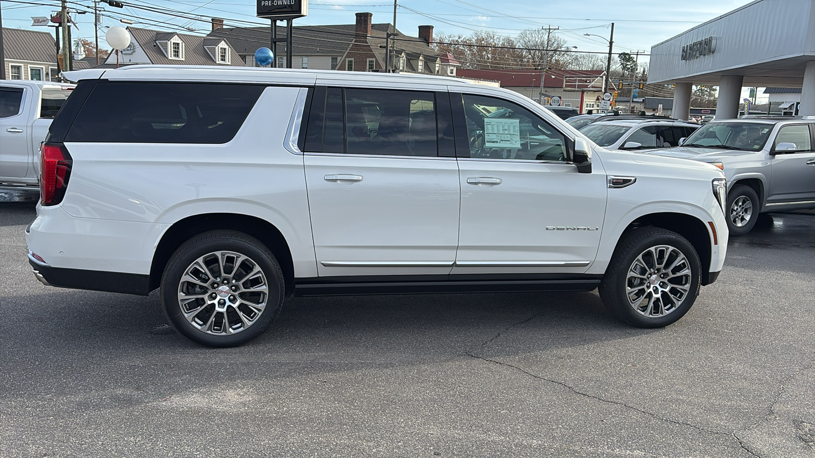 2025 GMC Yukon XL Denali 37