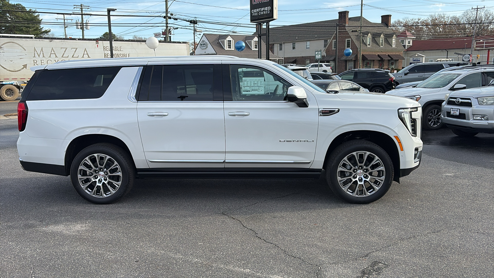 2025 GMC Yukon XL Denali 38