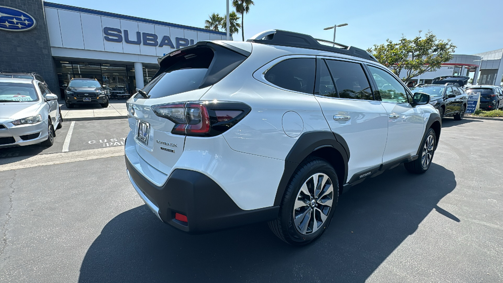 2025 Subaru Outback Touring 3