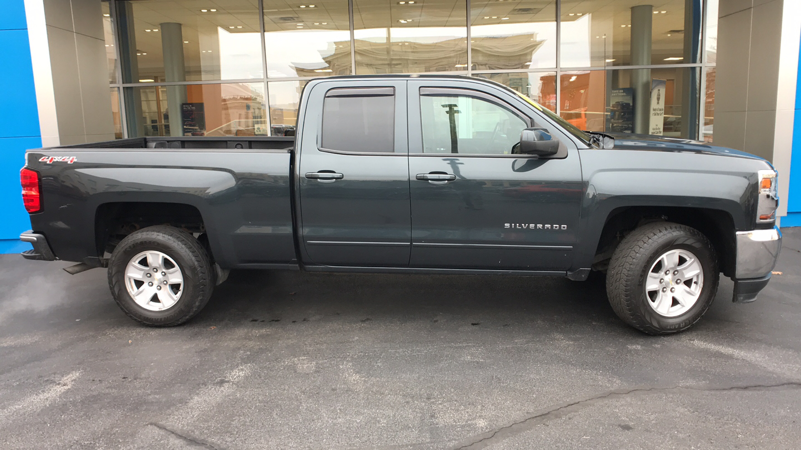 2017 Chevrolet Silverado 1500 LT 2