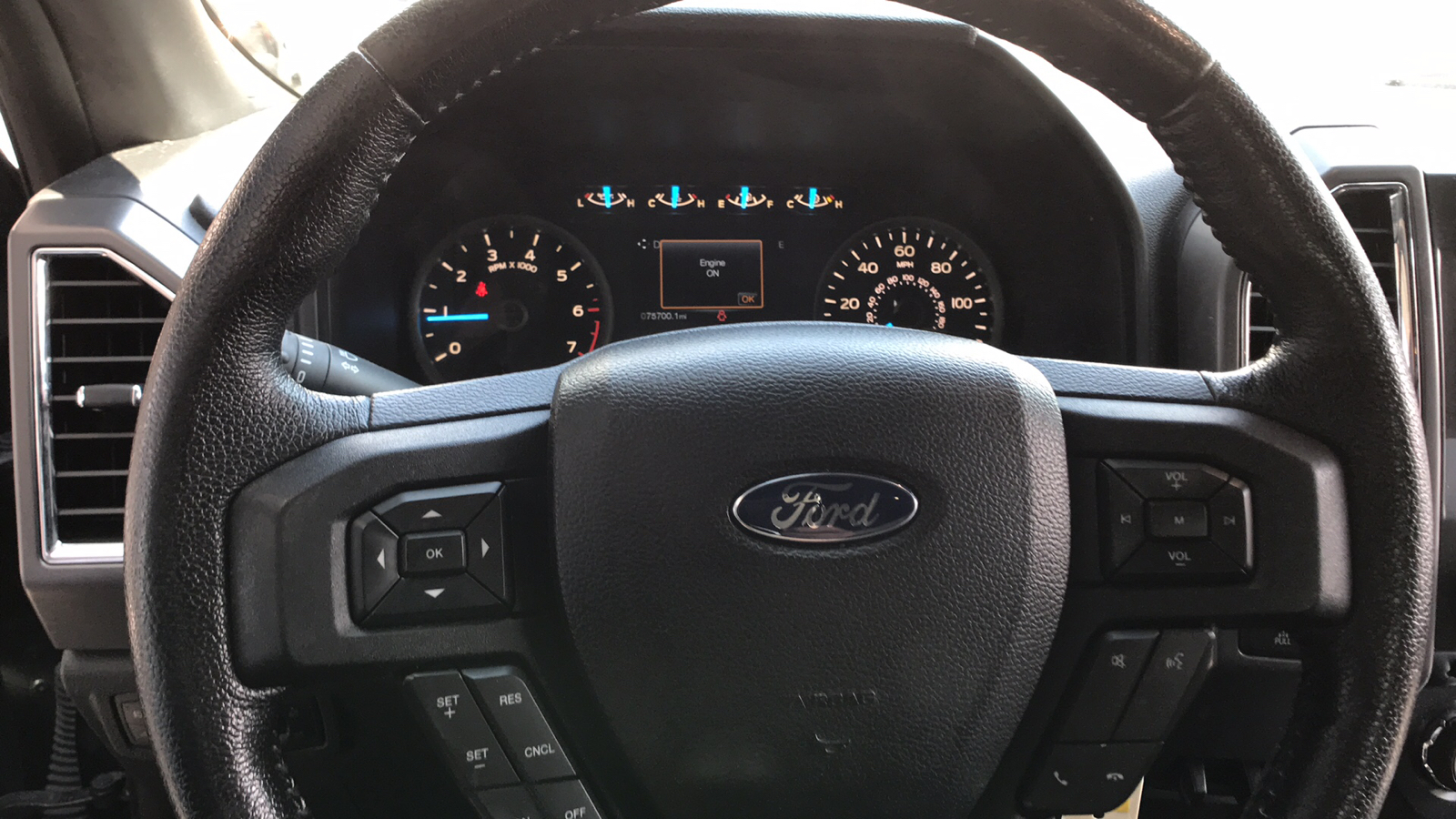 2015 Ford F-150 XLT 14