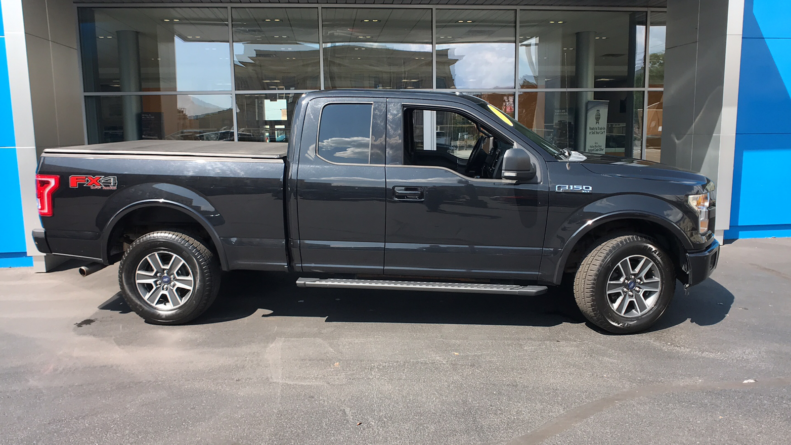 2015 Ford F-150 XLT 24