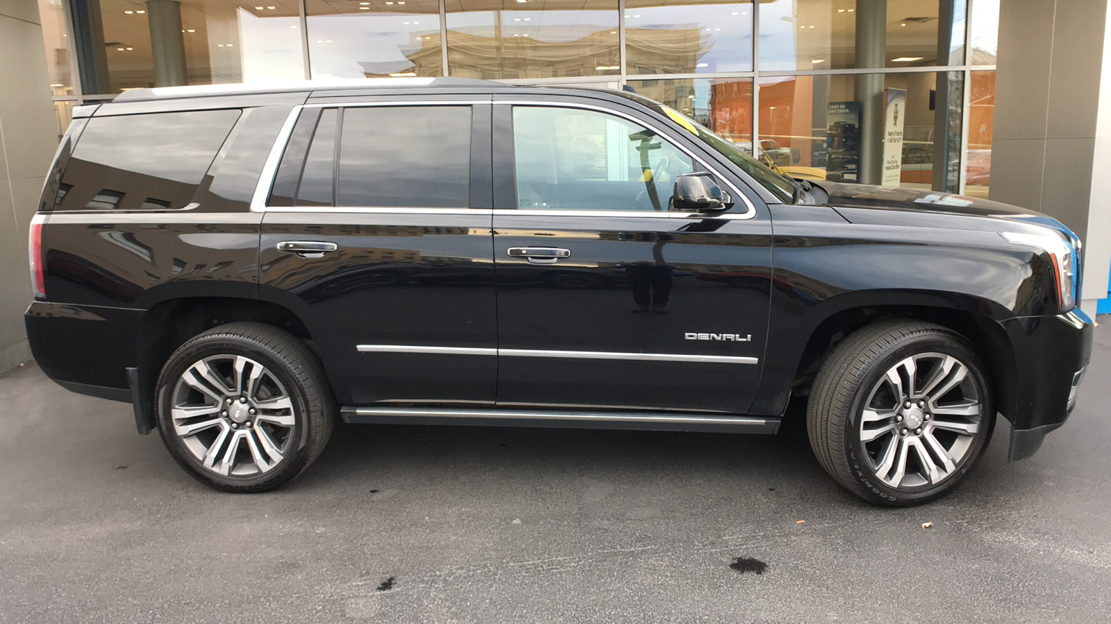 2020 GMC Yukon Denali 2