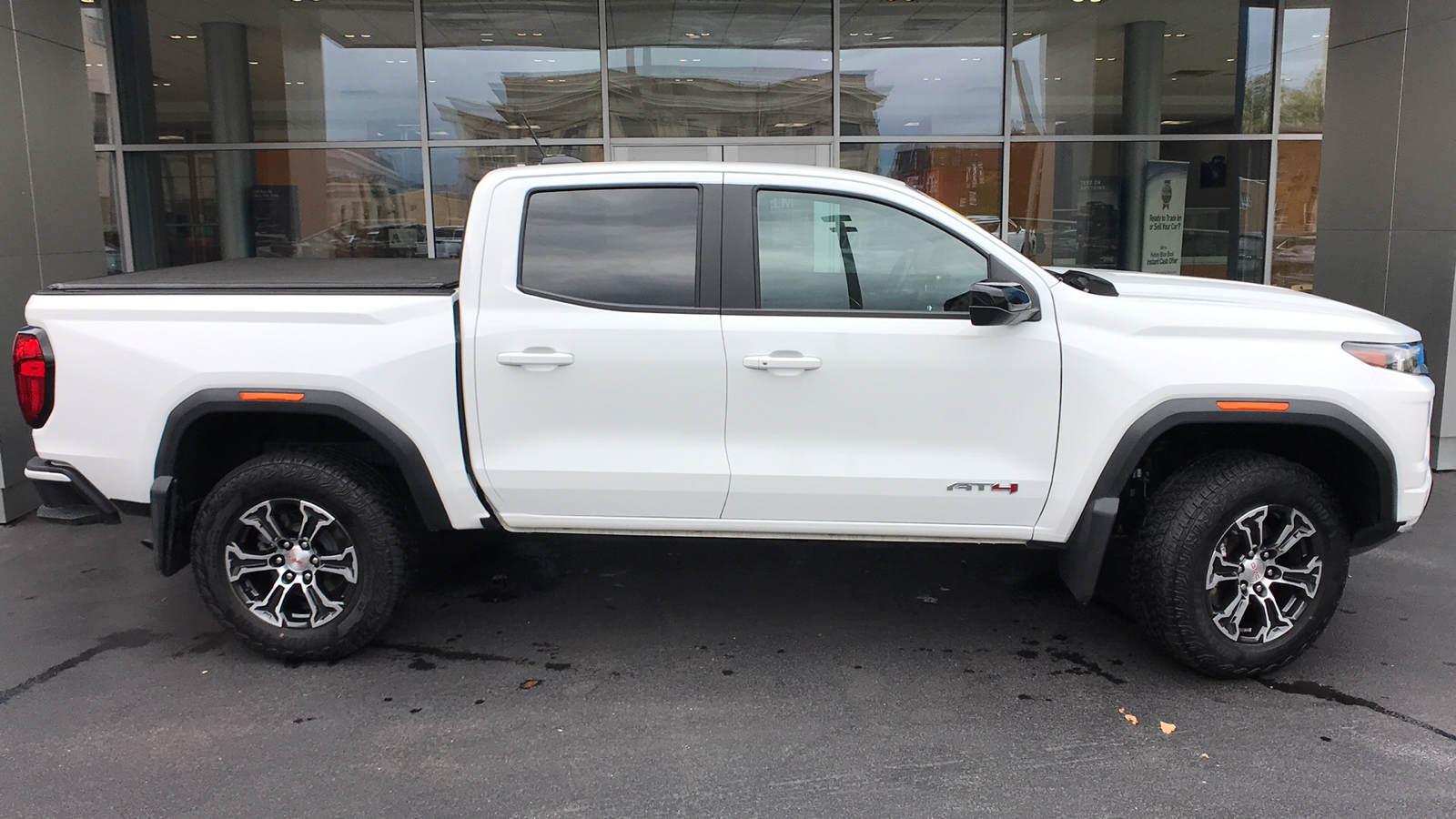 2023 GMC Canyon AT4 2