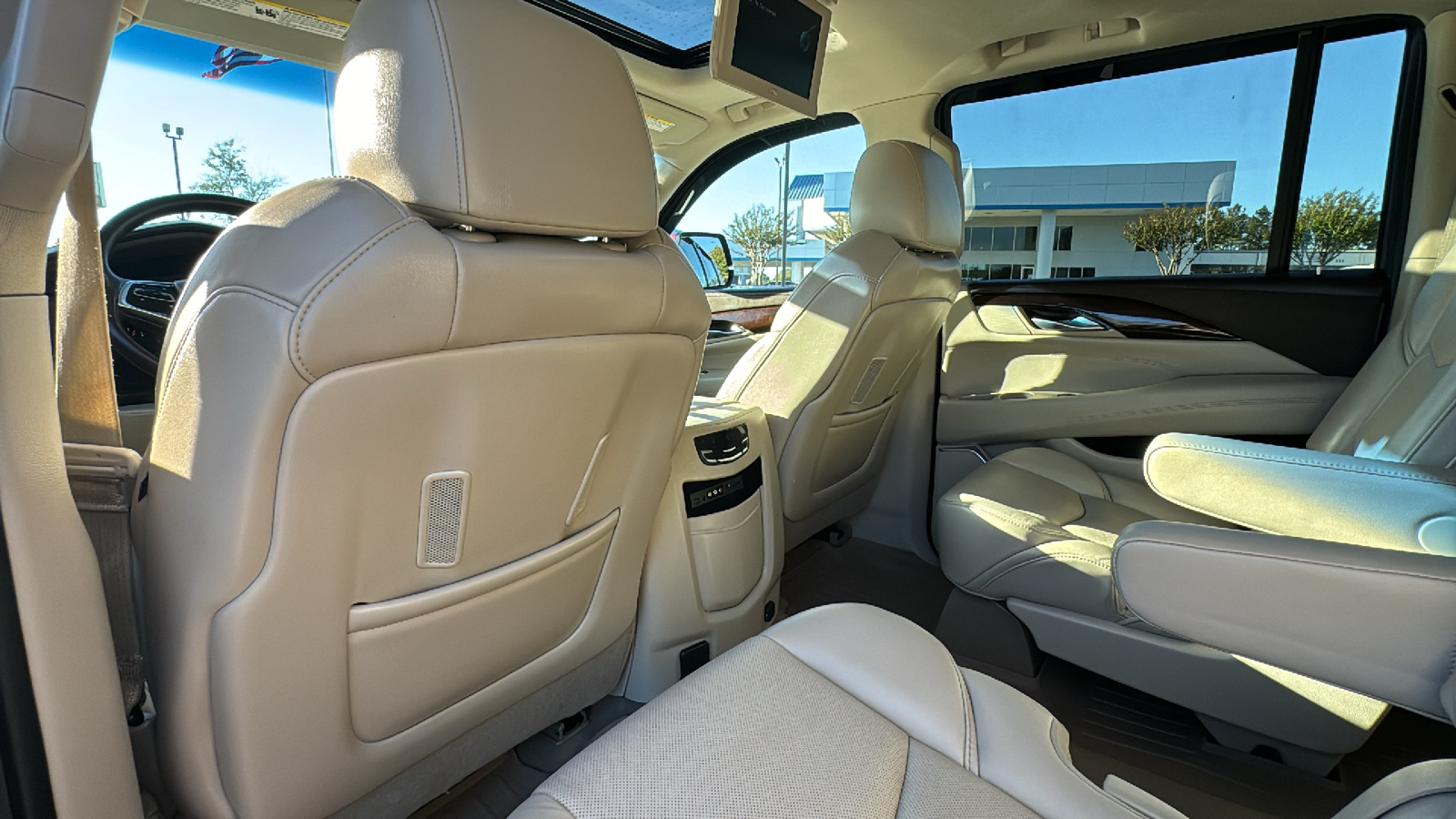 2016 Cadillac Escalade ESV Premium 29