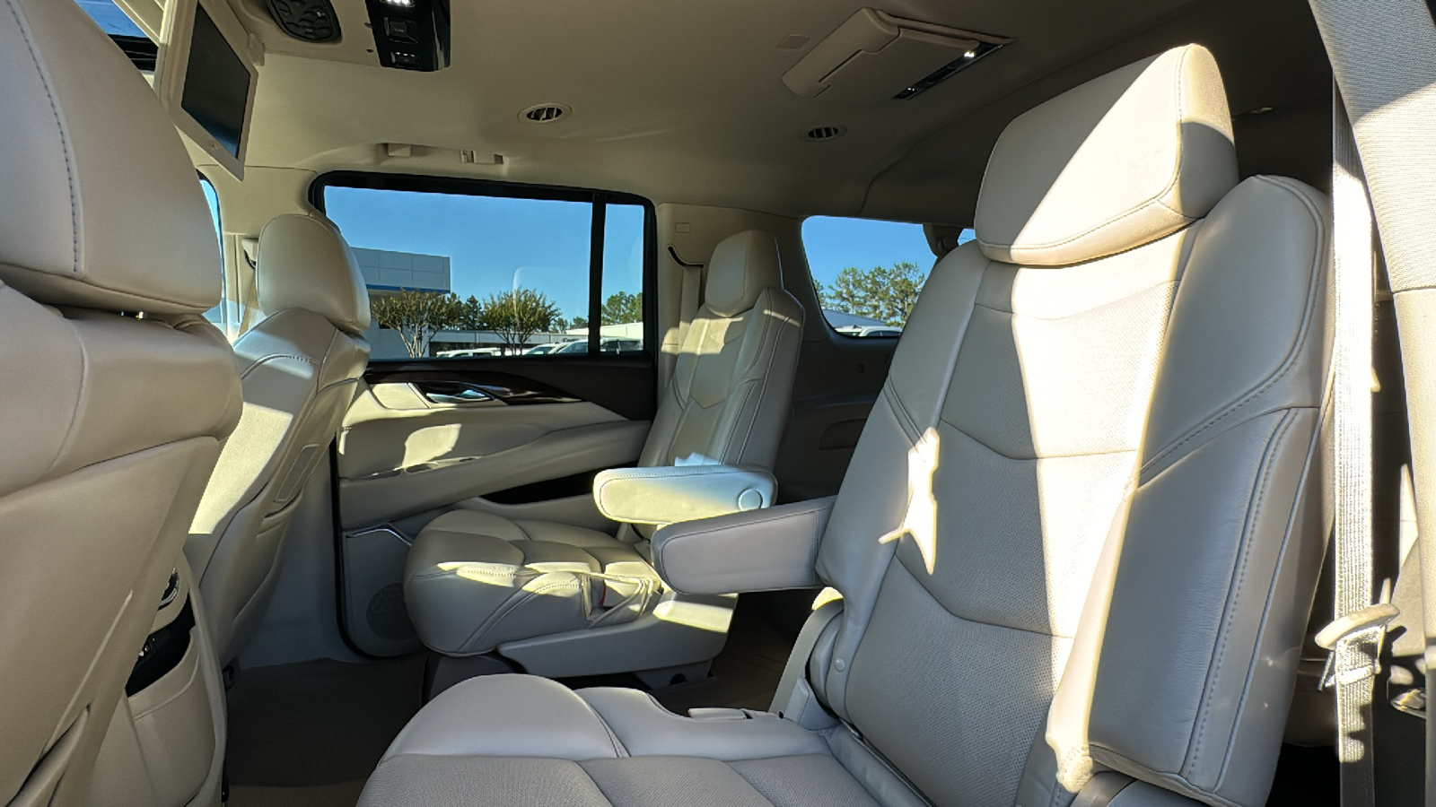 2016 Cadillac Escalade ESV Premium 30