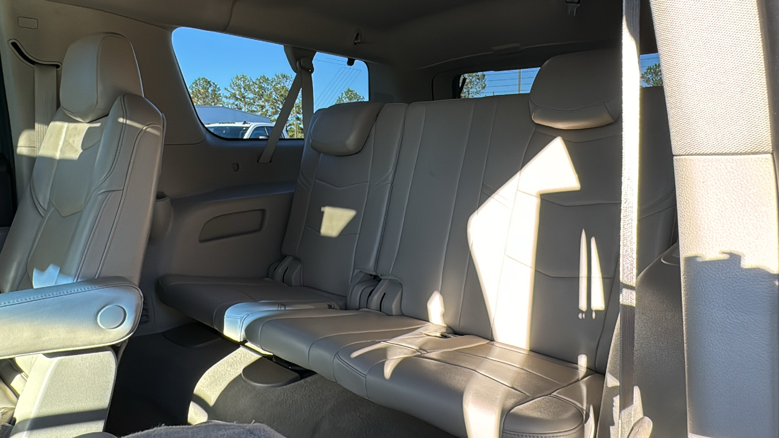 2016 Cadillac Escalade ESV Premium 32