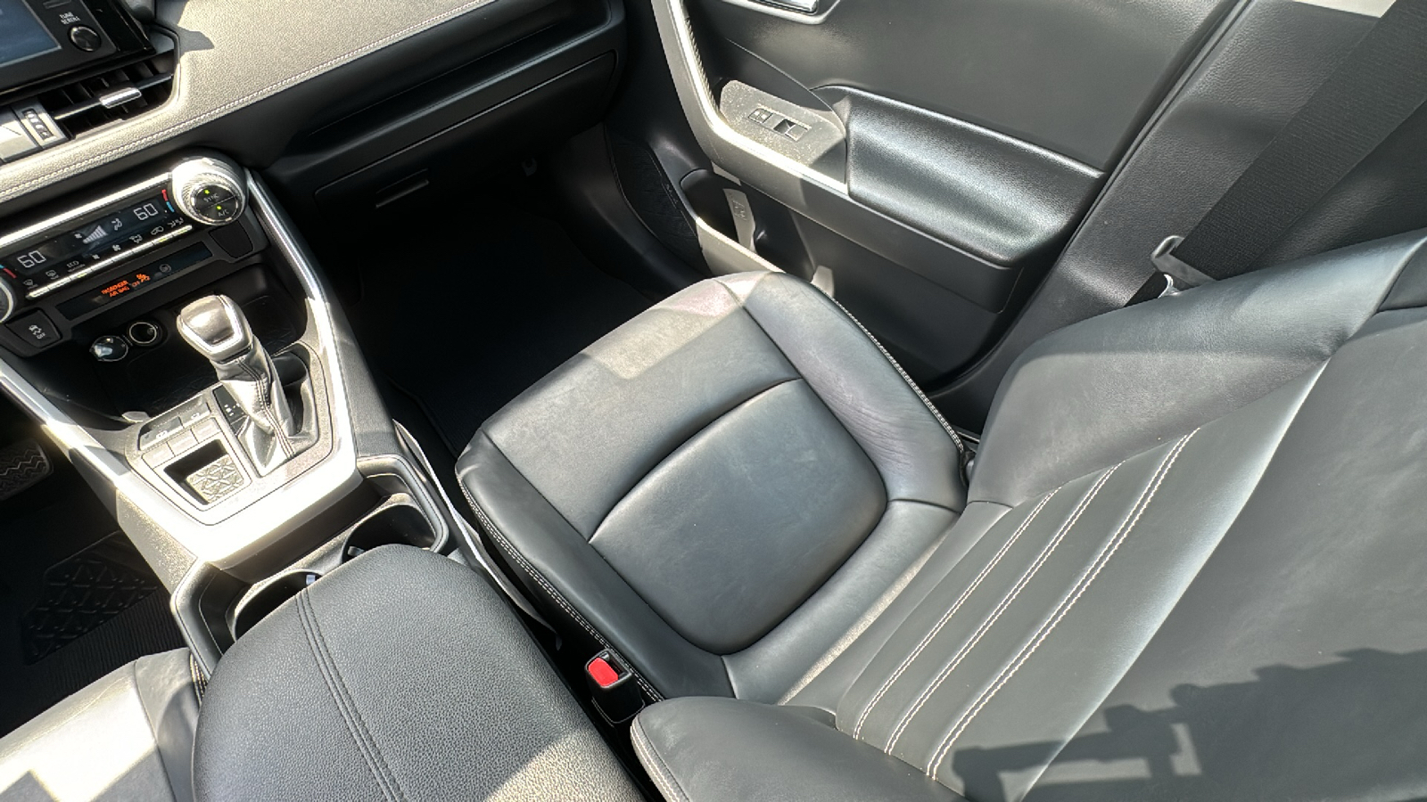 2019 Toyota RAV4 XLE Premium 22