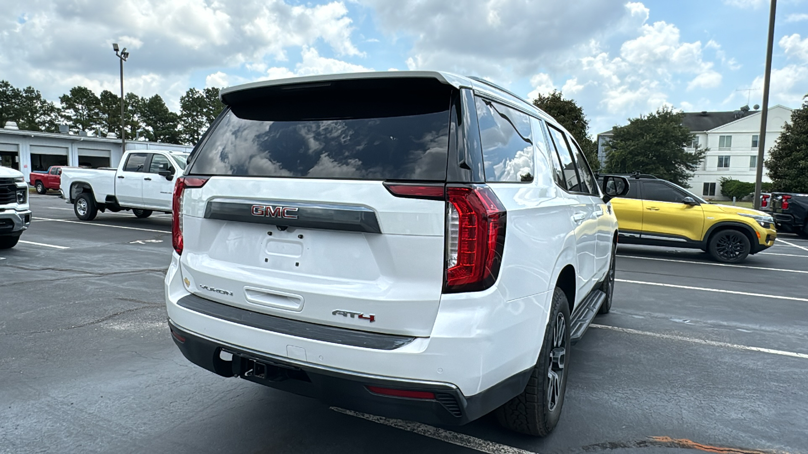 2022 GMC Yukon AT4 34