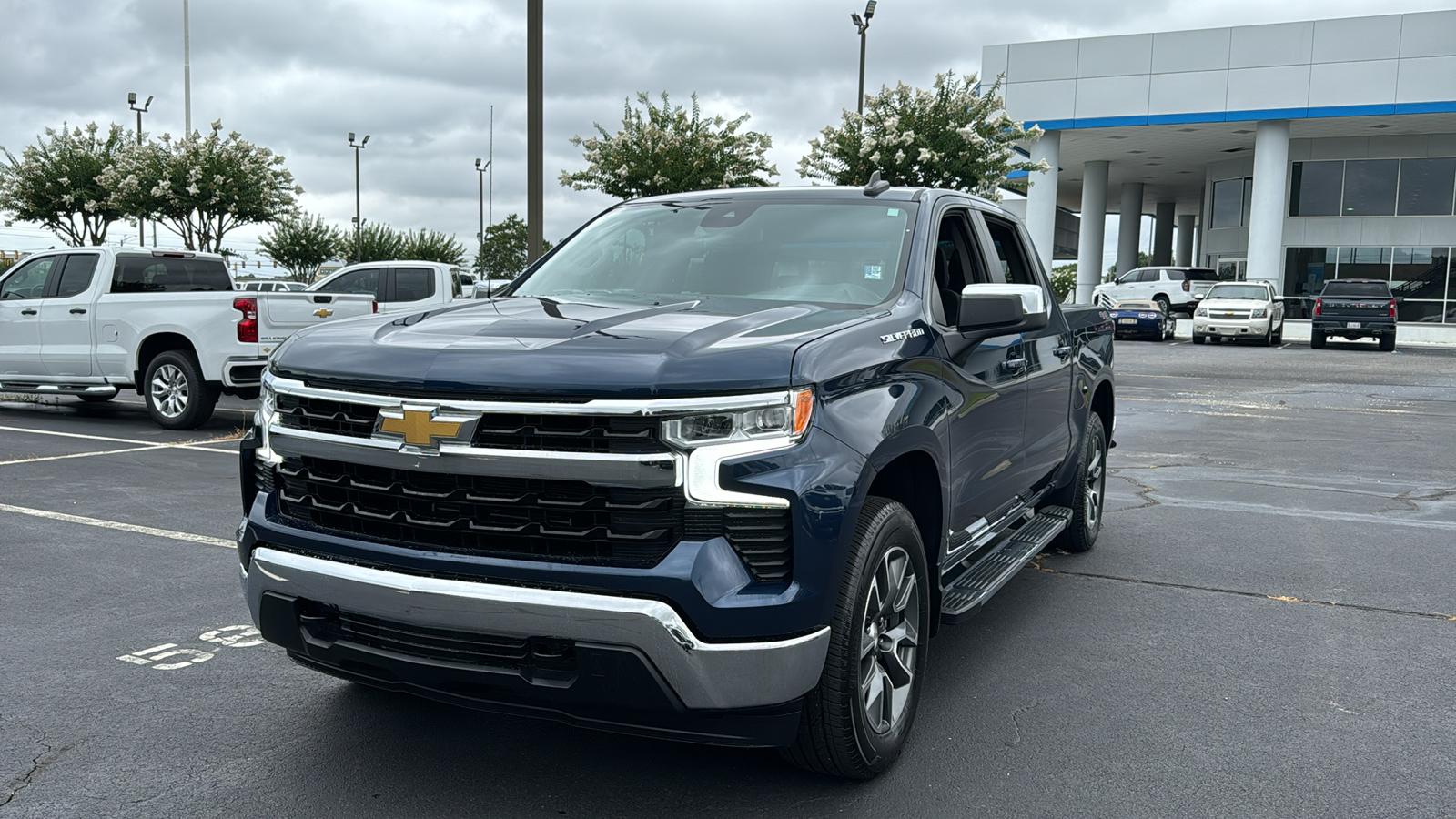 2023 Chevrolet Silverado 1500 LT 1