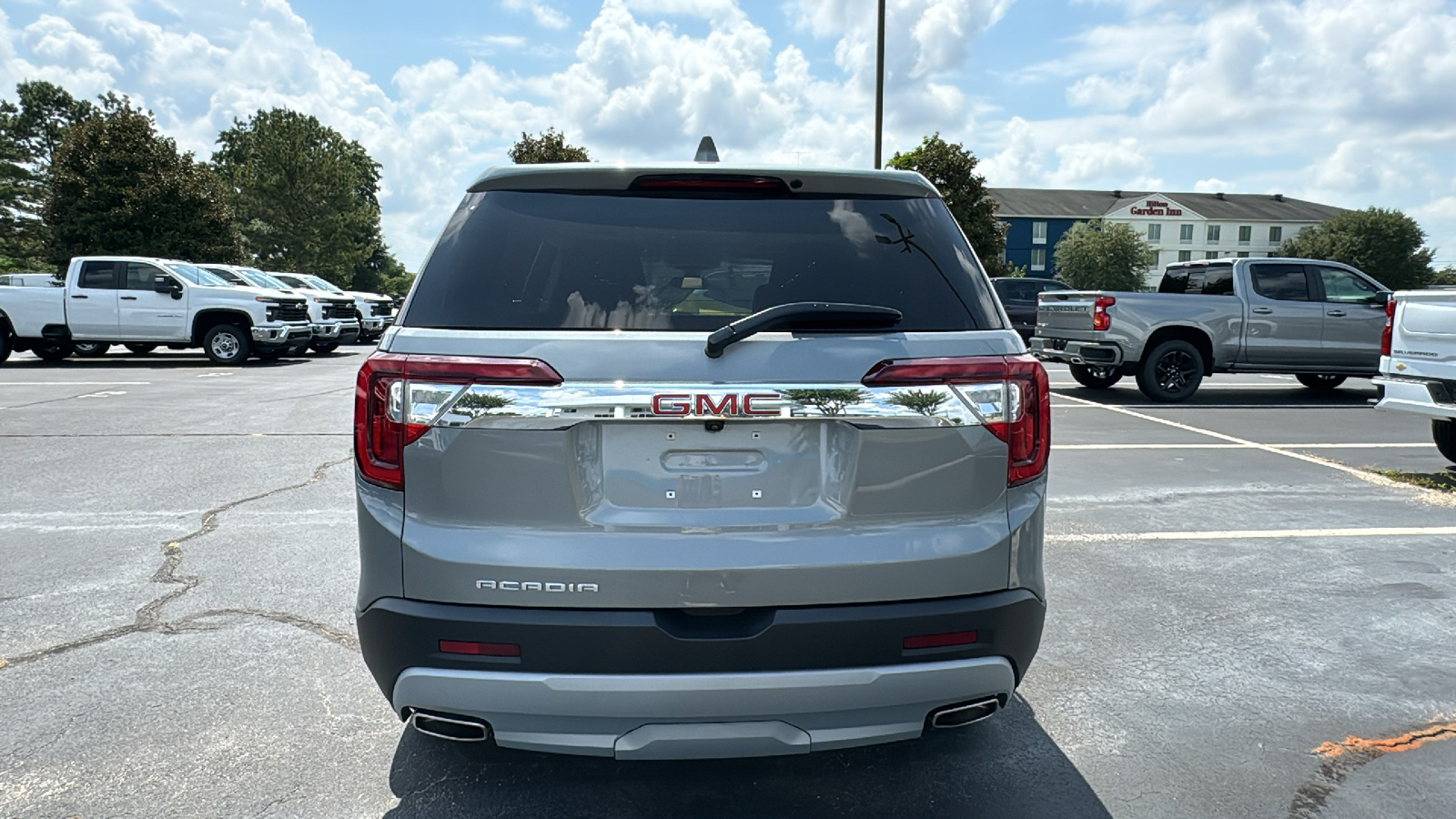 2023 GMC Acadia SLE 31