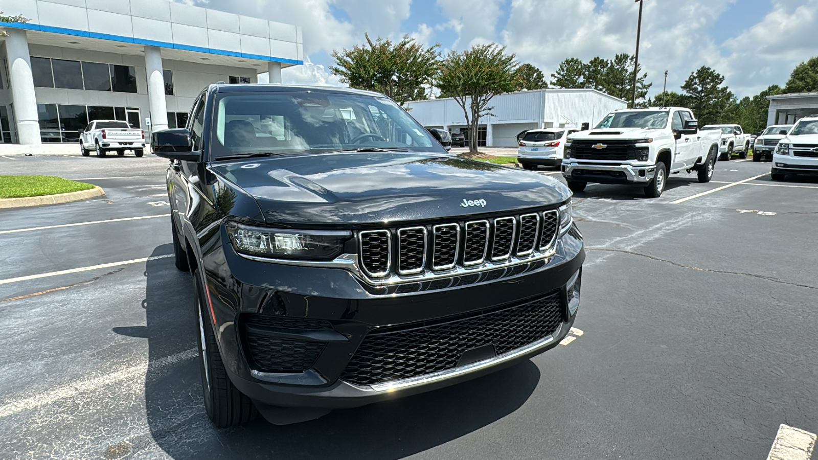 2023 Jeep Grand Cherokee Laredo 35