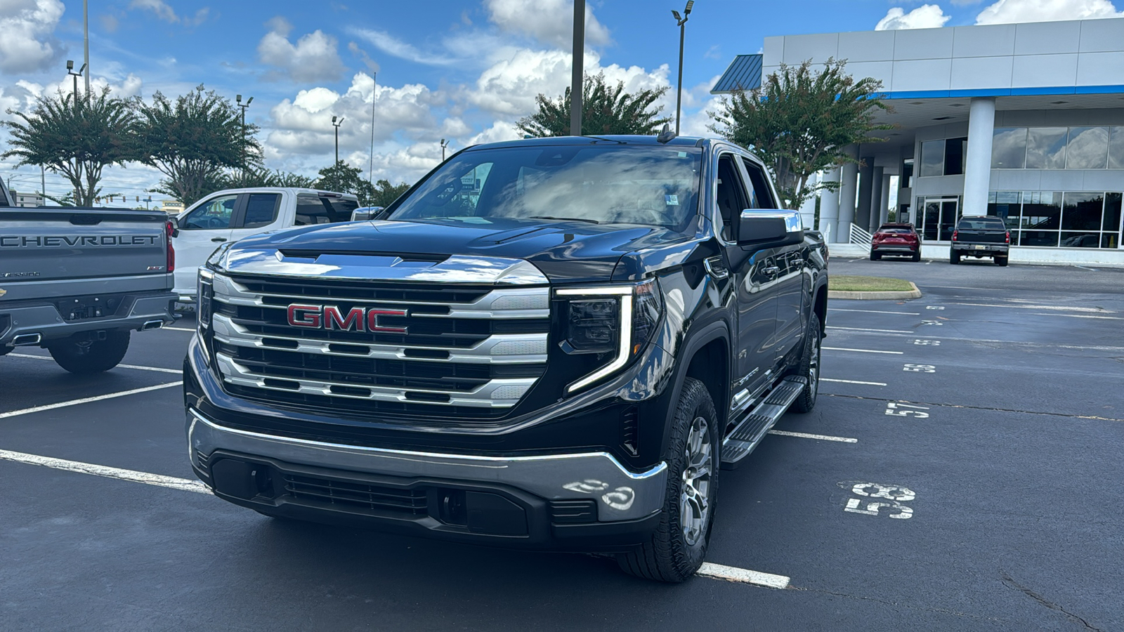 2024 GMC Sierra 1500 SLE 1