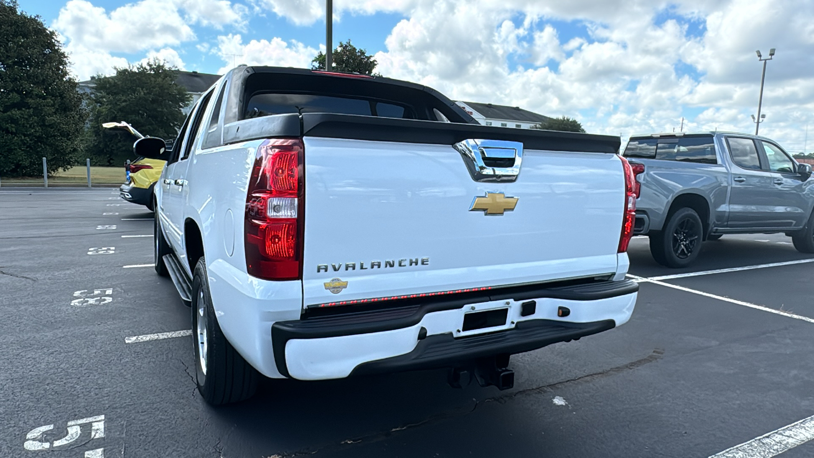 2012 Chevrolet Avalanche 1500 LS 24