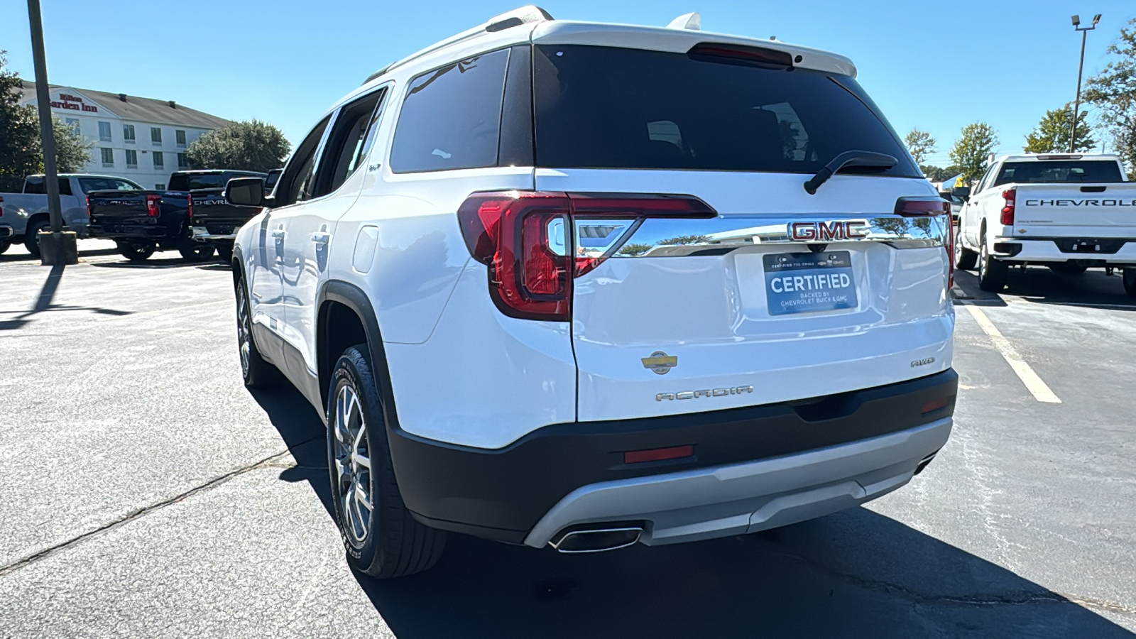 2023 GMC Acadia SLT 32