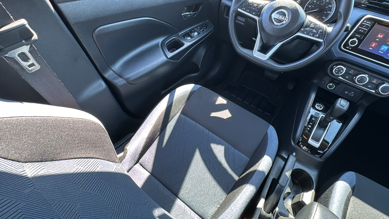 2023 Nissan Versa 1.6 SV 19