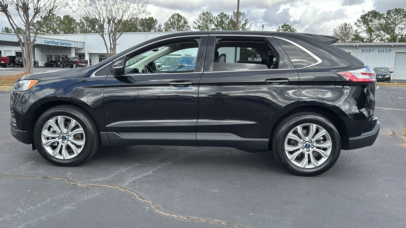 2022 Ford Edge Titanium 22