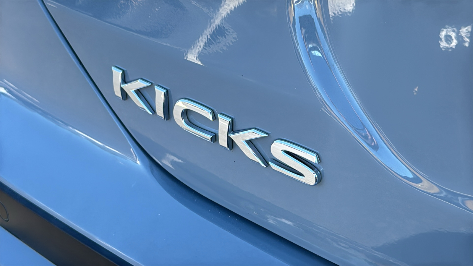 2024 Nissan Kicks SR 27