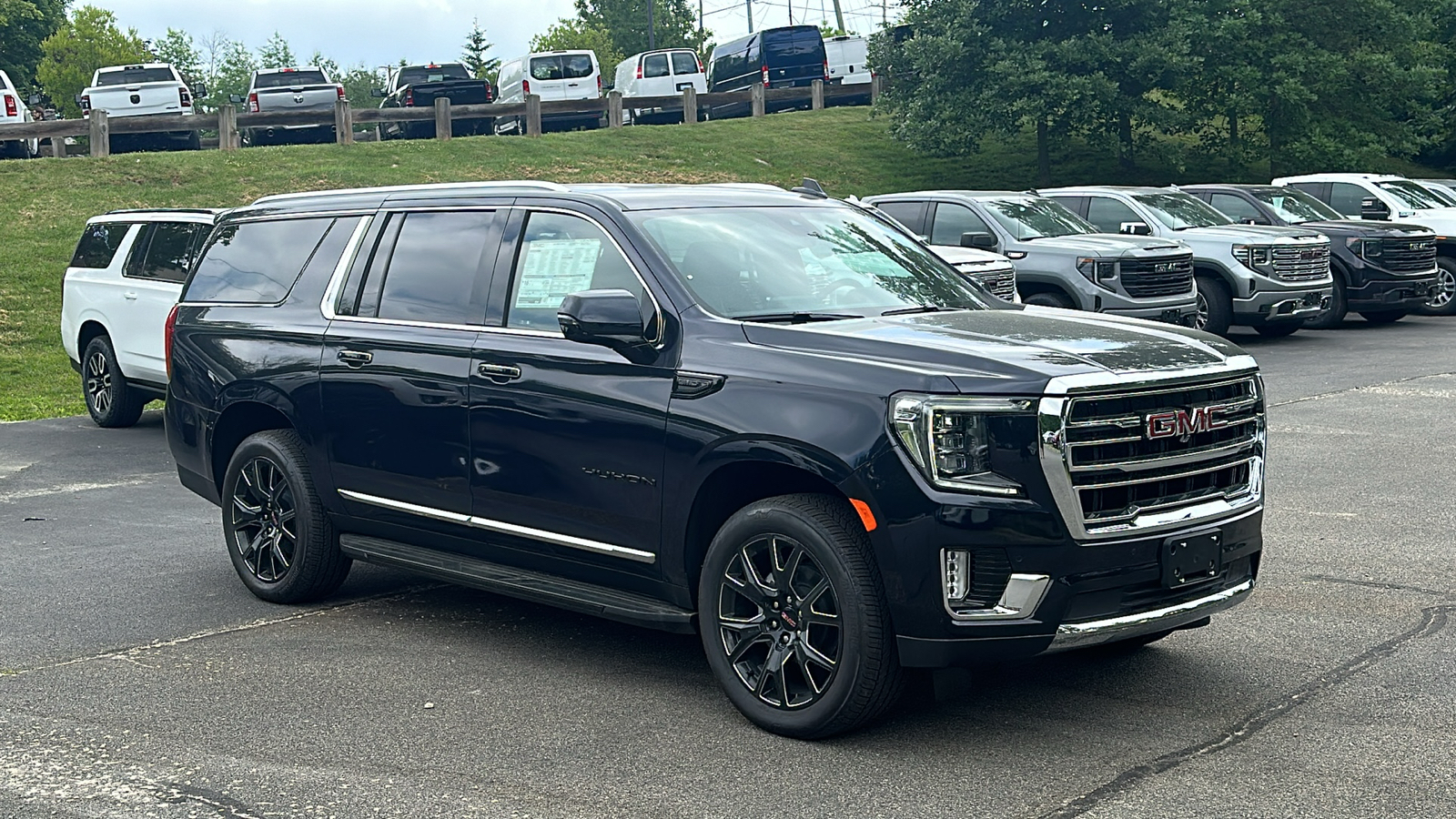 2024 GMC Yukon XL SLT 2