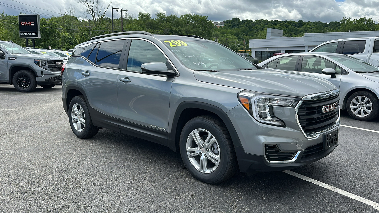 2024 GMC Terrain SLE 2