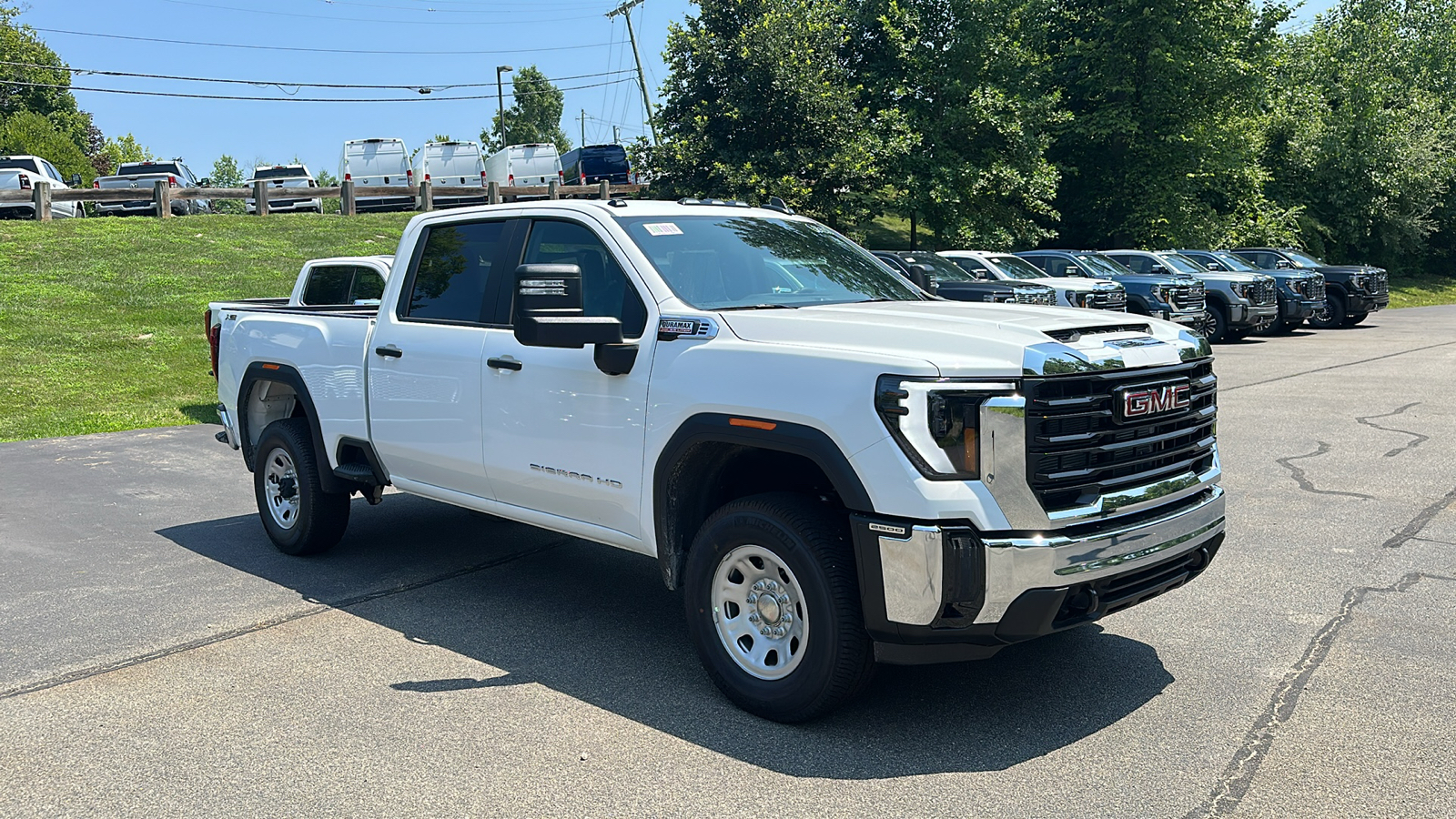 2024 GMC Sierra 2500HD Pro 2