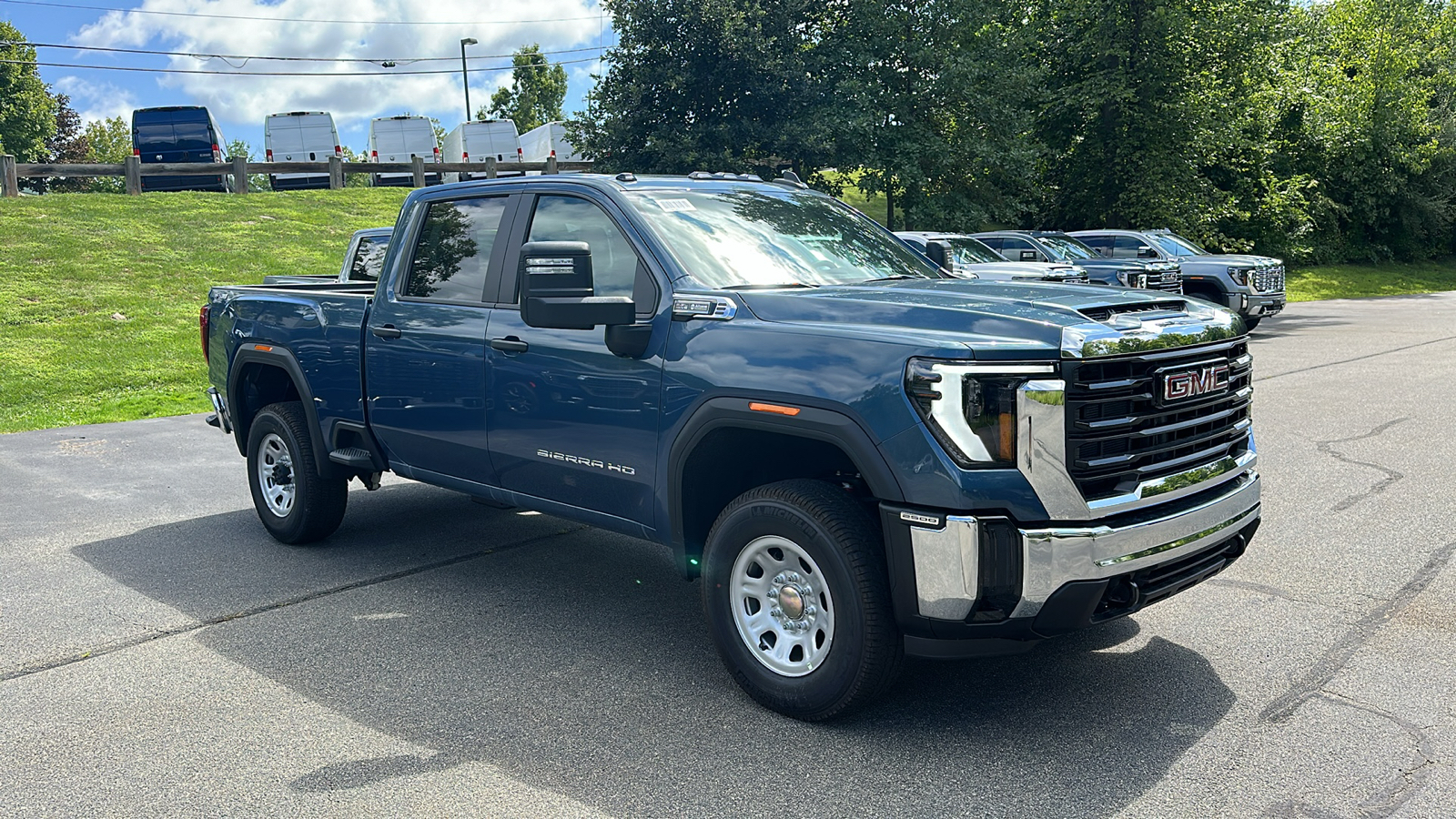 2024 GMC Sierra 2500HD Pro 2