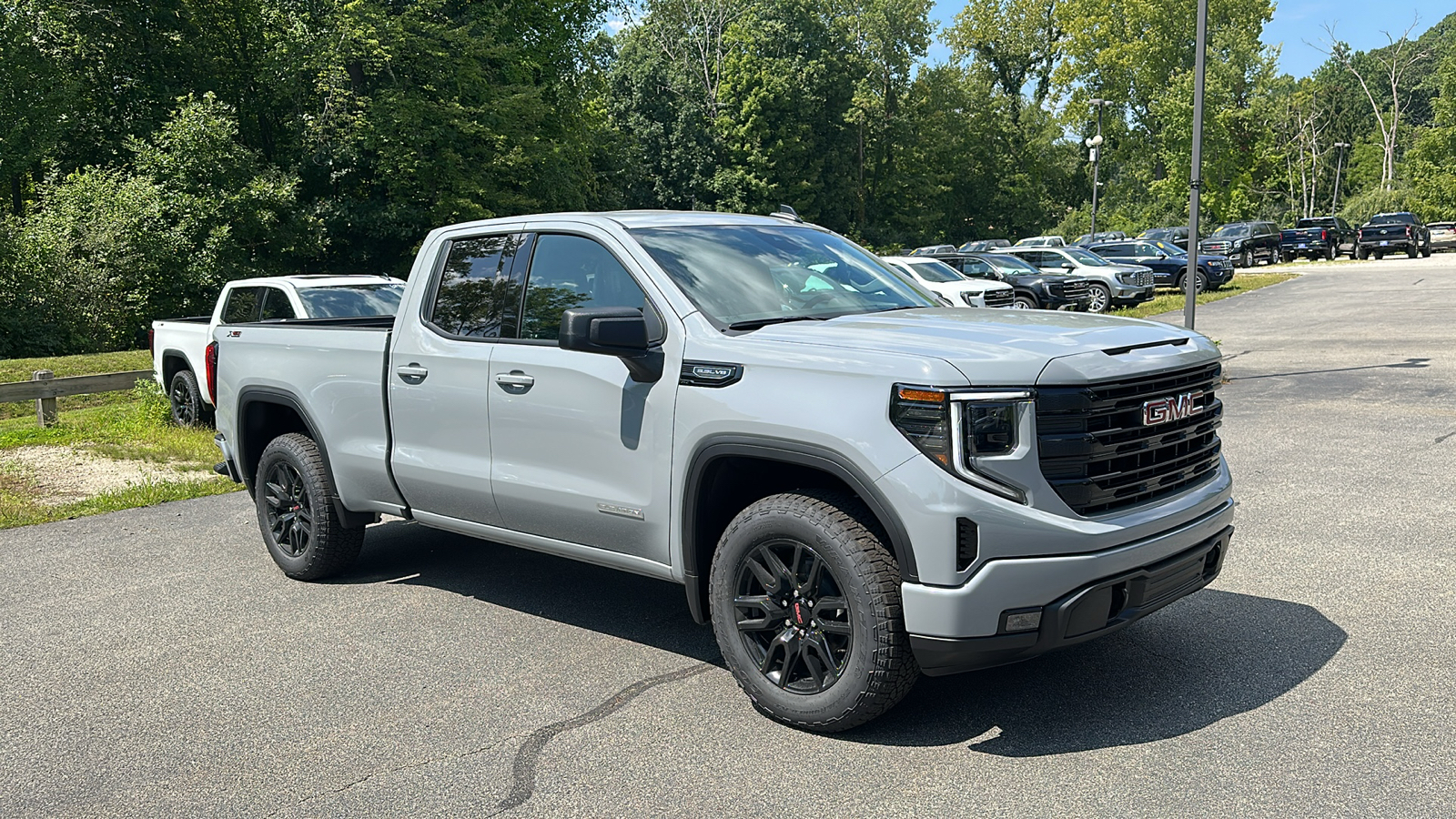 2024 GMC Sierra 1500 Elevation 2