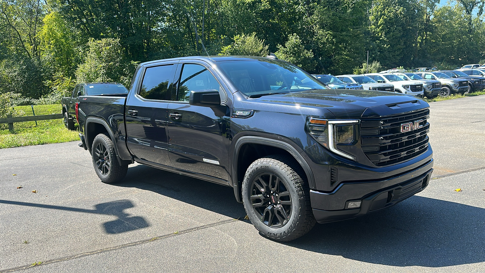 2024 GMC Sierra 1500 Elevation 2