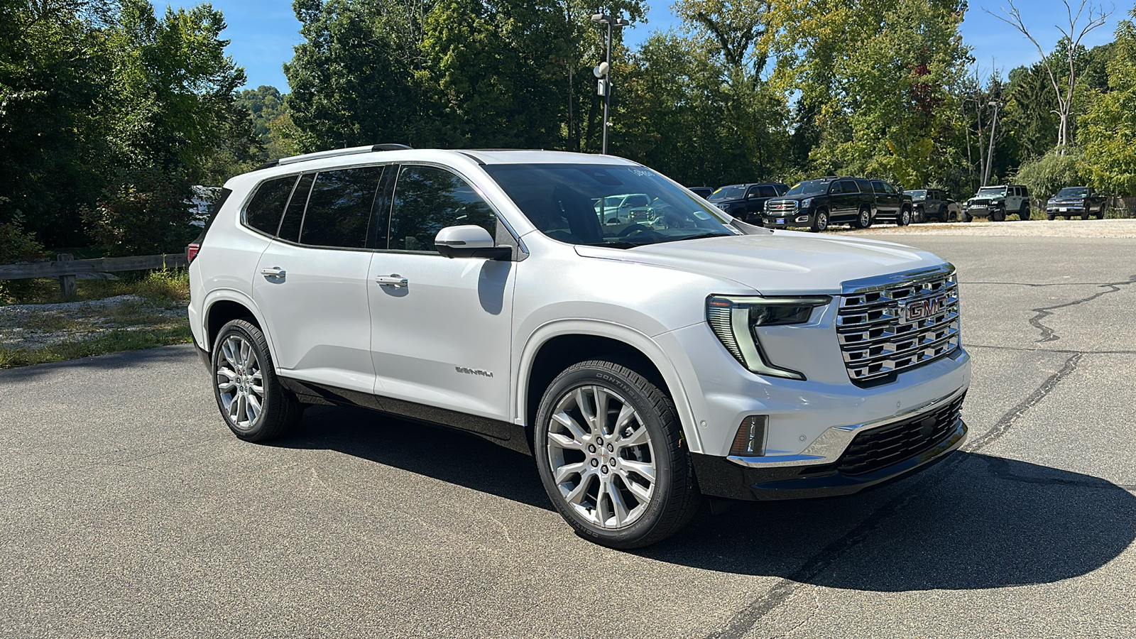 2024 GMC Acadia AWD Denali 2