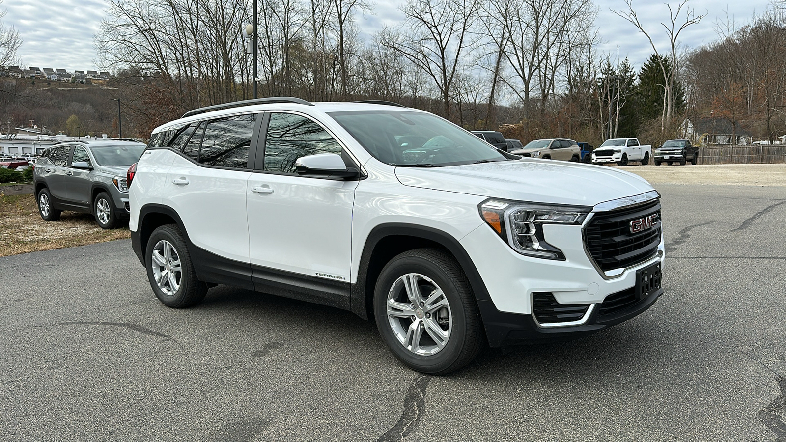 2024 GMC Terrain SLE 2