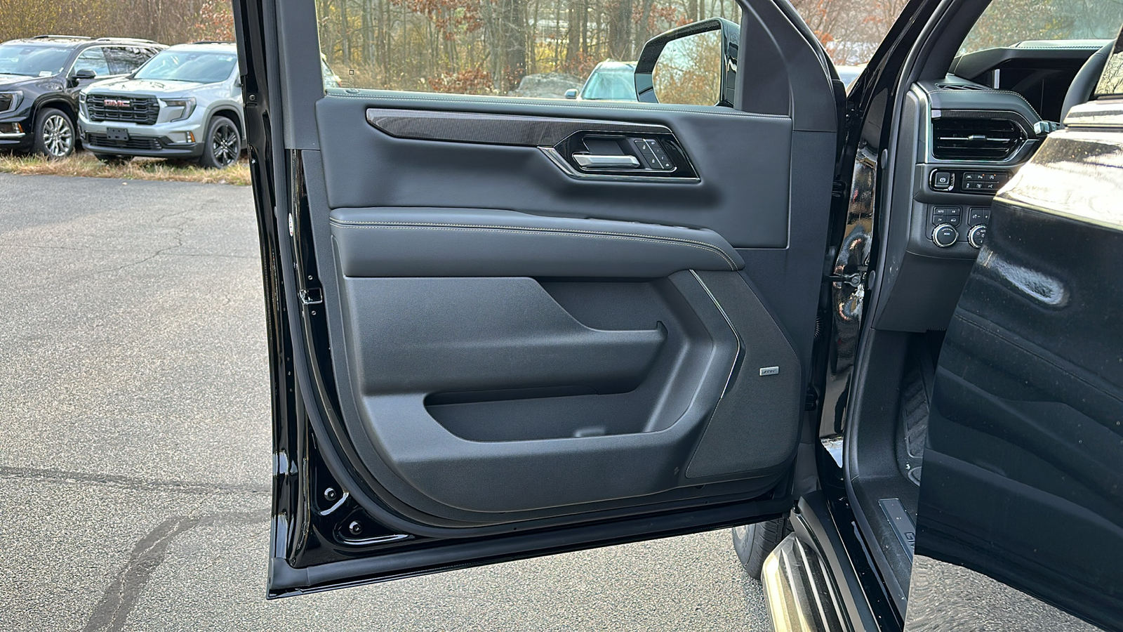 2025 GMC Yukon Elevation 6