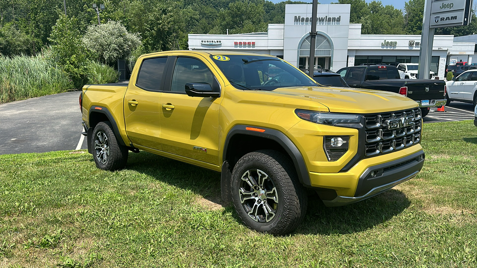 2023 GMC CANYON 4WD AT4 3