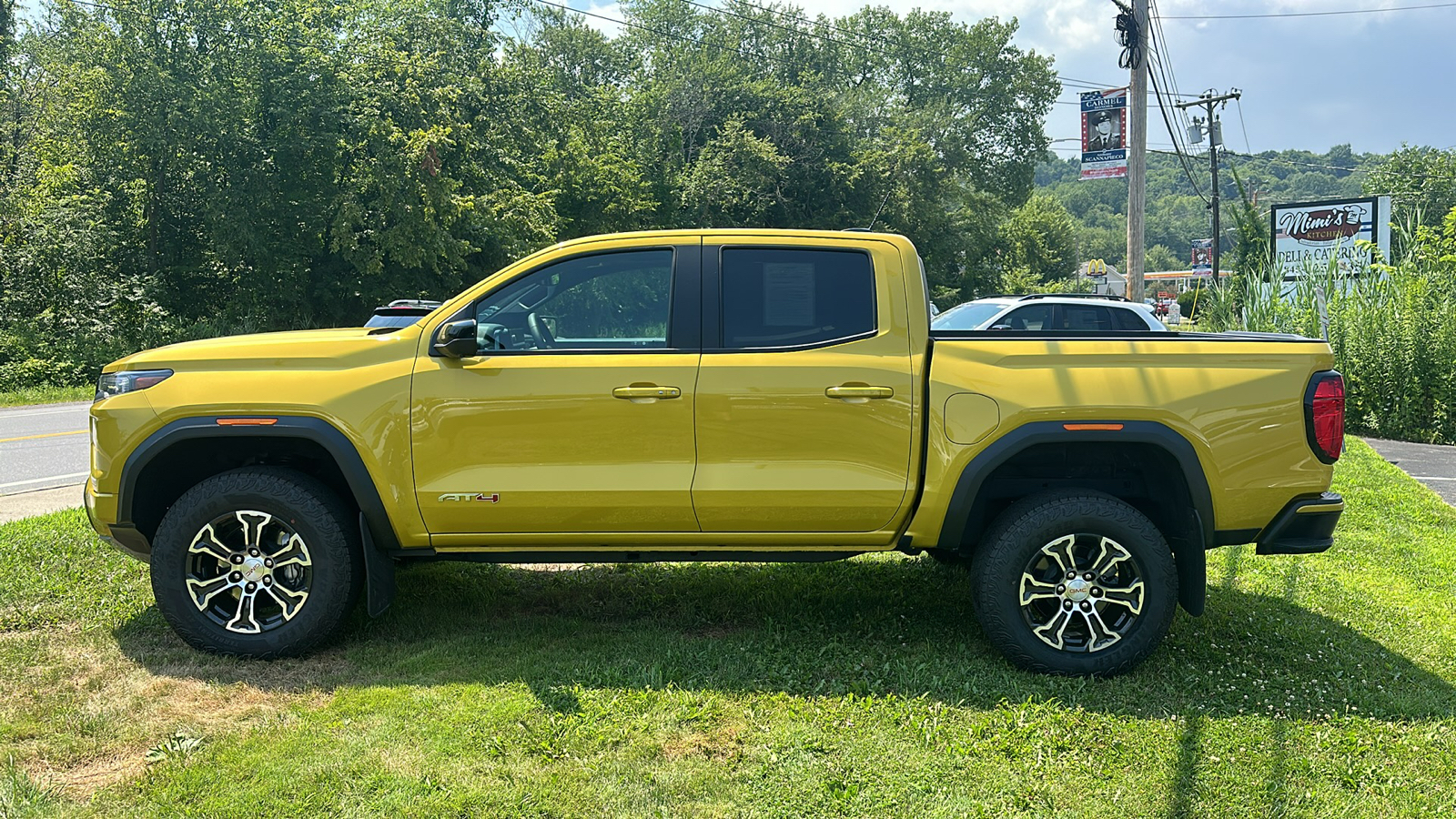 2023 GMC CANYON 4WD AT4 8