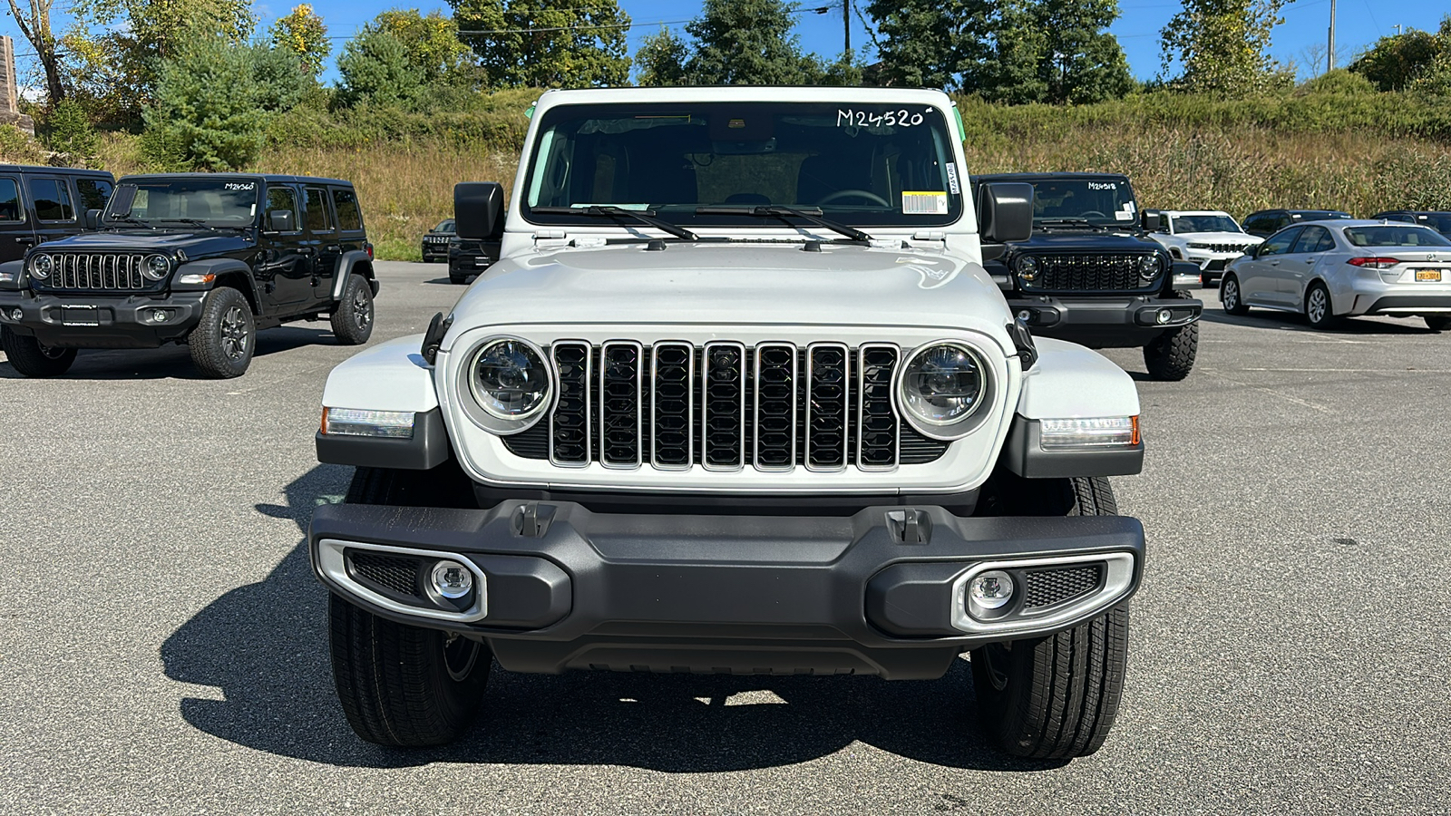 2024 Jeep Wrangler Sahara 3