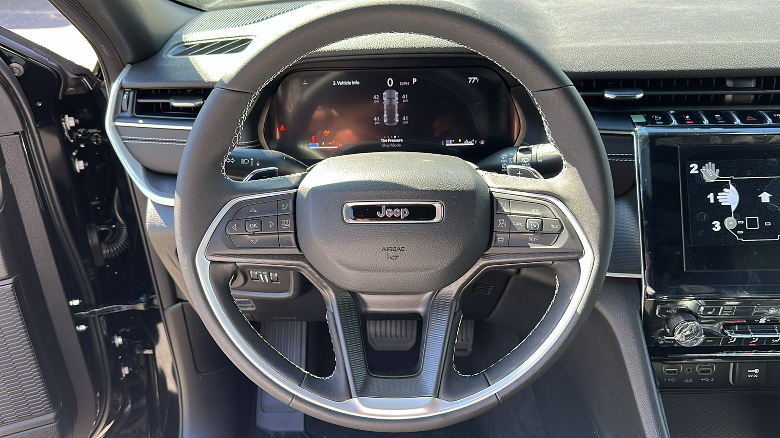 2025 Jeep Grand Cherokee Altitude X 9