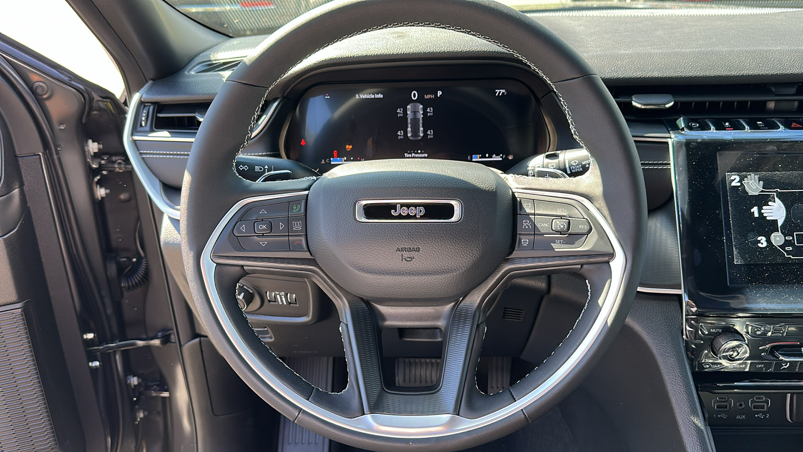 2025 Jeep Grand Cherokee Altitude X 9