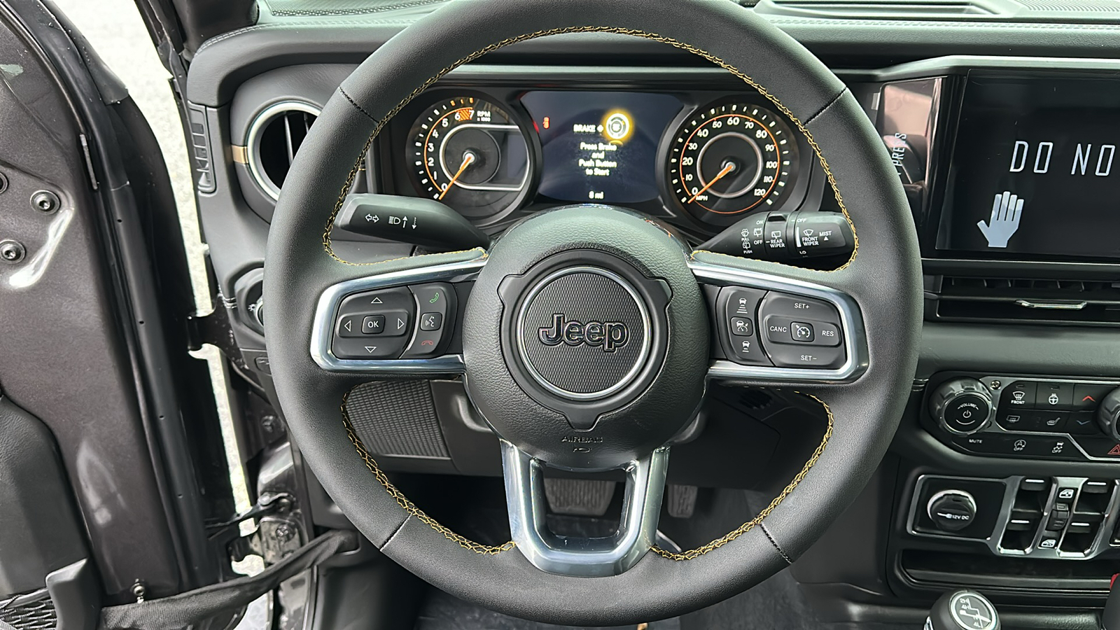 2025 Jeep Wrangler Sahara 9