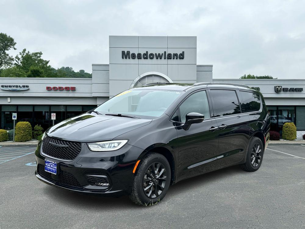 2021 CHRYSLER PACIFICA LIMITED 1