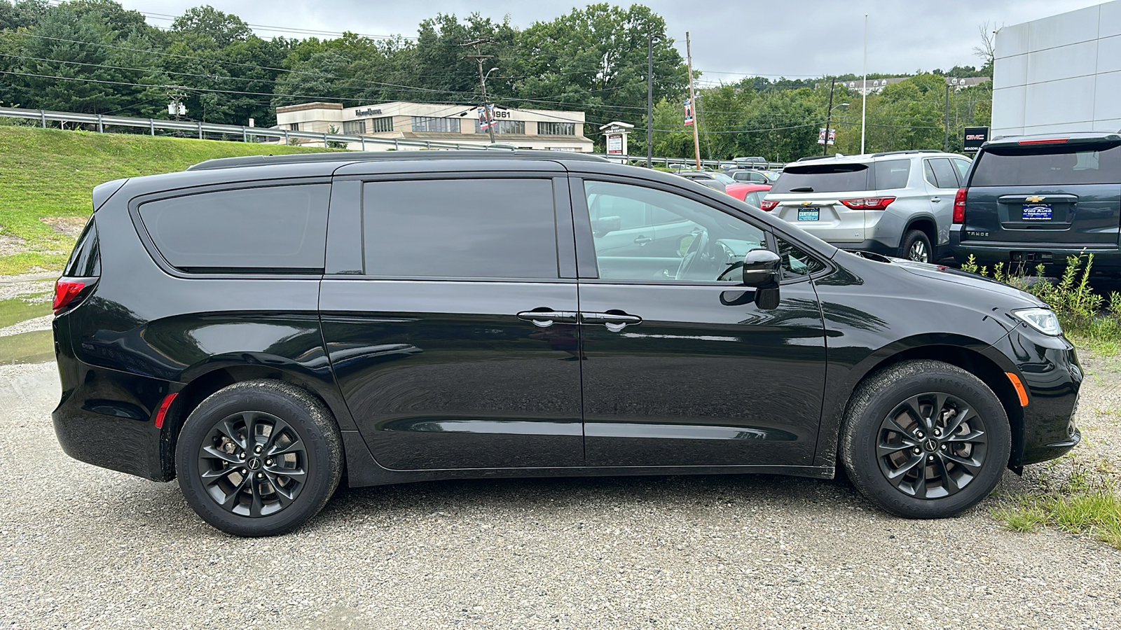 2021 CHRYSLER PACIFICA LIMITED 4