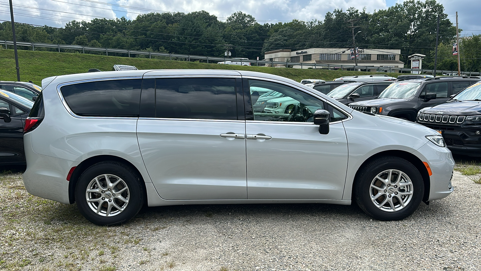 2024 CHRYSLER PACIFICA TOURING L 3