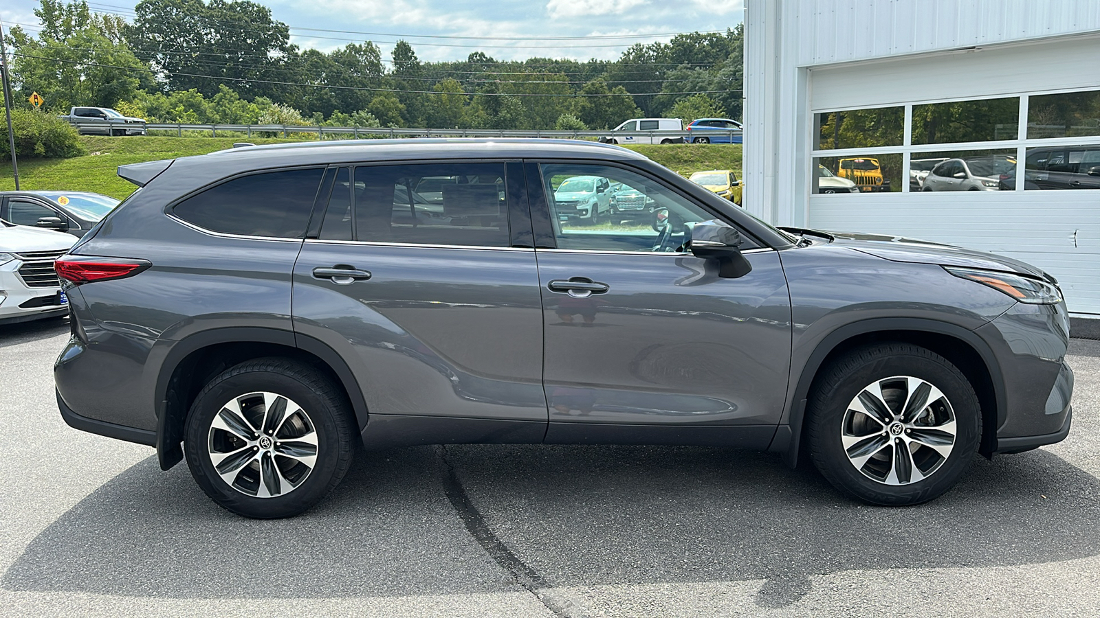 2021 TOYOTA HIGHLANDER XLE 3