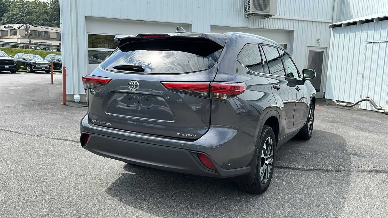 2021 TOYOTA HIGHLANDER XLE 4